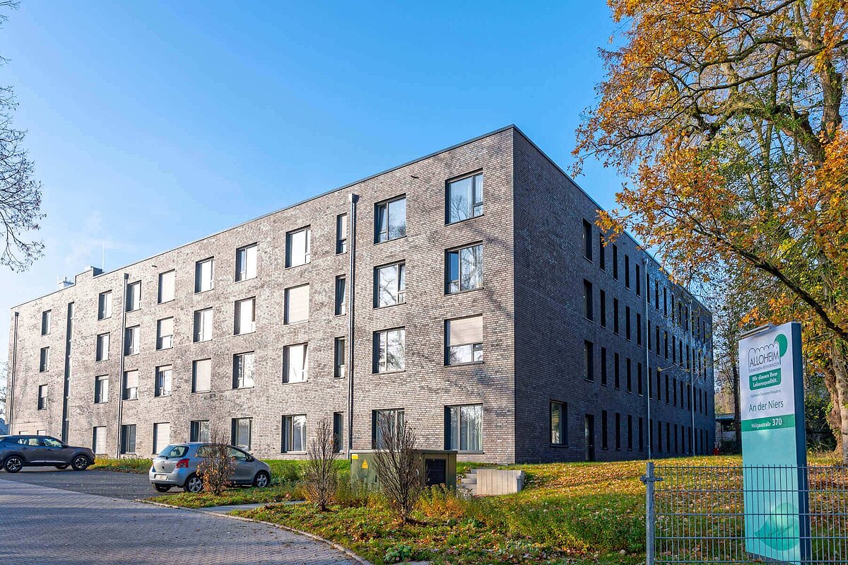 Alloheim Senioren-Residenz "An der Niers" in Mönchengladbach von außen mit Parkplatz