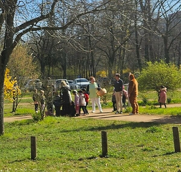 Kinder suchen Leckerein