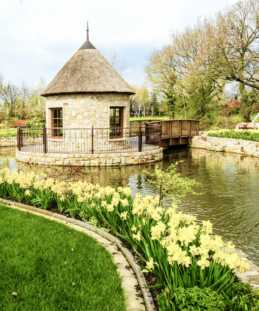 Garten mit Teich der Alloheim Senioren-Residenz Knoop's Huus in Aurich