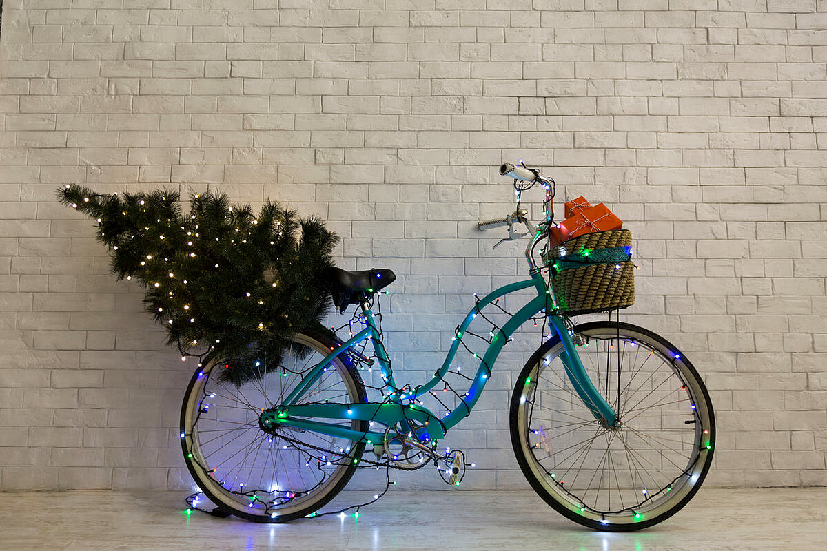 Fahrrad mit Weihnachtsbeleuchtung
