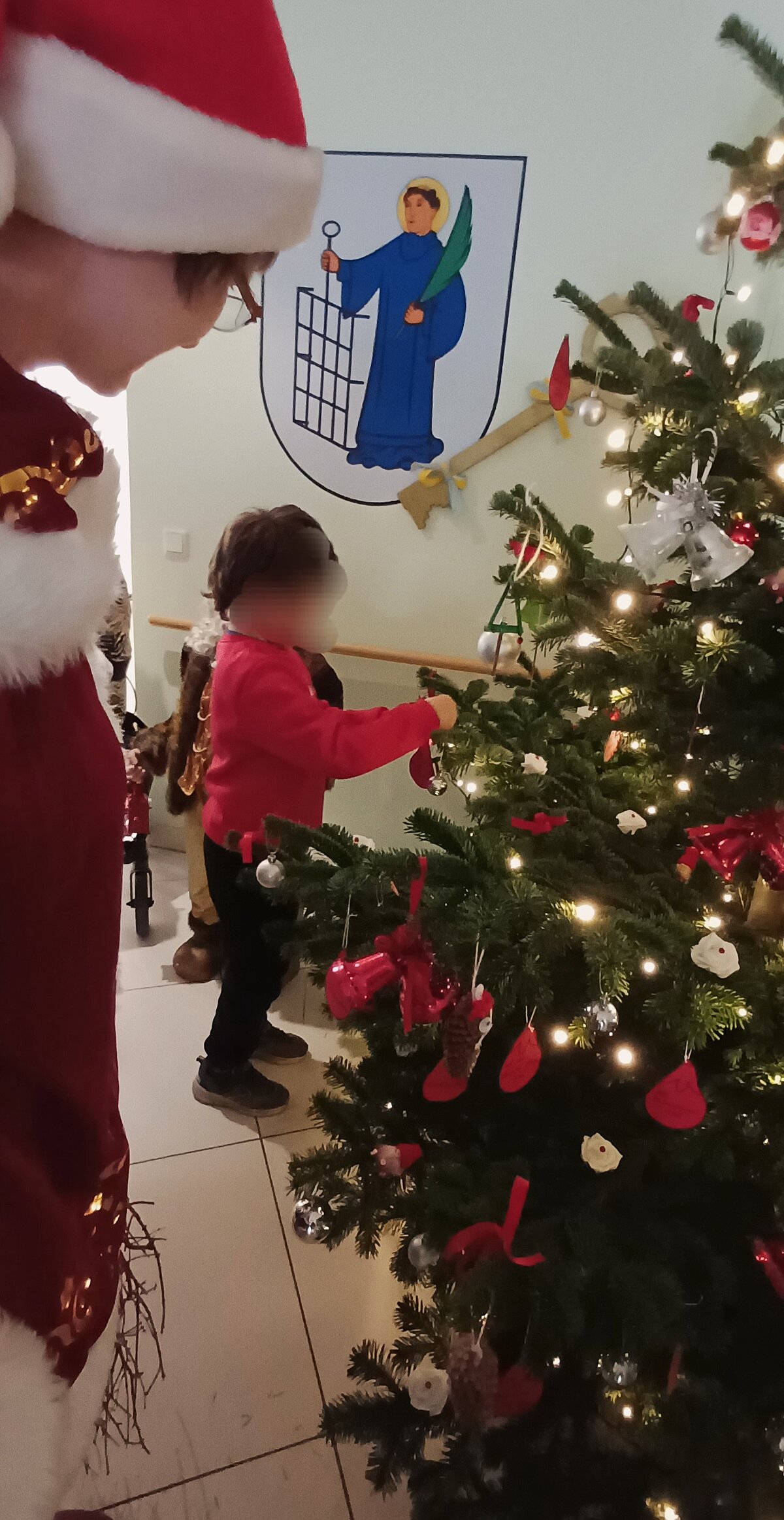 Baumschmücken 2025 => Genehmigung des Elternteils liegt vor. Nur vom Standort Zwenkau zu nutzen.