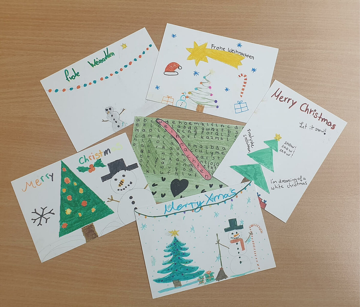 Selbst gebastelte Weihnachtskarten aus dem Projekt "Postkarten gegen Einsamkeit"