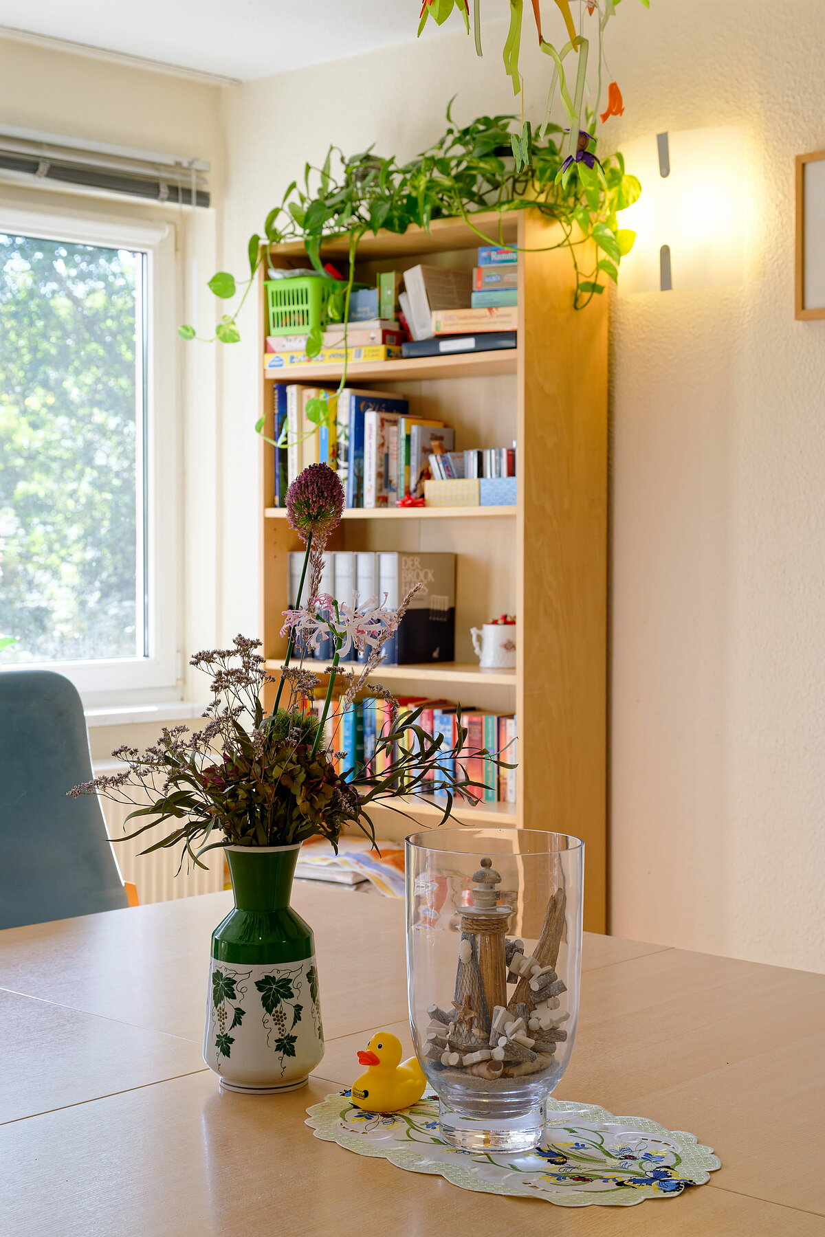 Bücherregal für die Senioren