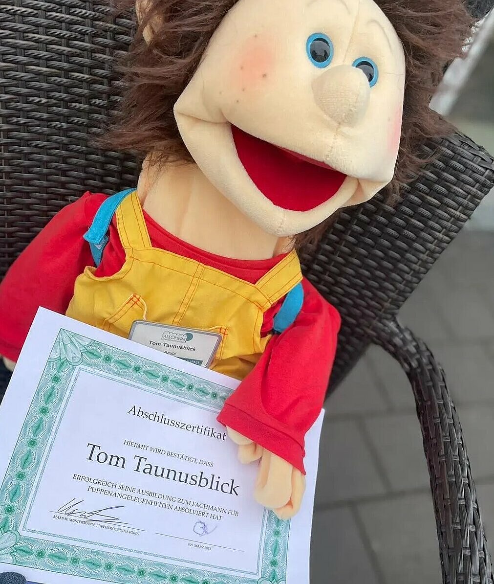 Tom Taunusblick mit seinem Abschlusszertifikat