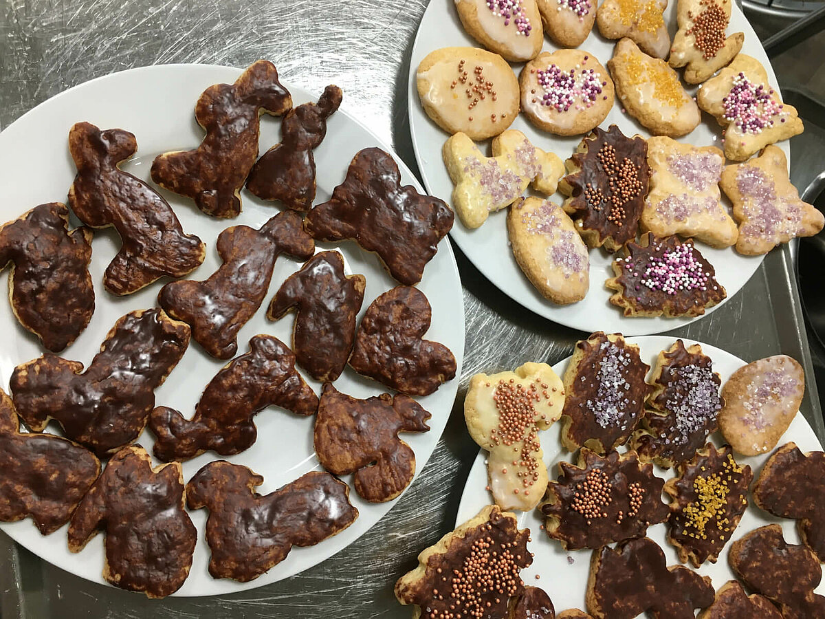 Fertig gebackene Osterkekse von den Bewohnern des Seniorenheims in Herzberg am Harz