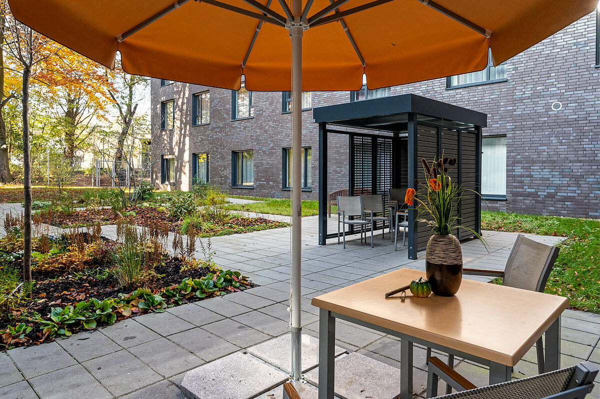 Sitzbereich auf der Terrasse des Altenheims "An der Niers" in Mönchengladbach