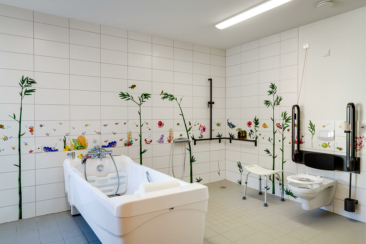 Badezimmer im Altenheim Weilmünster