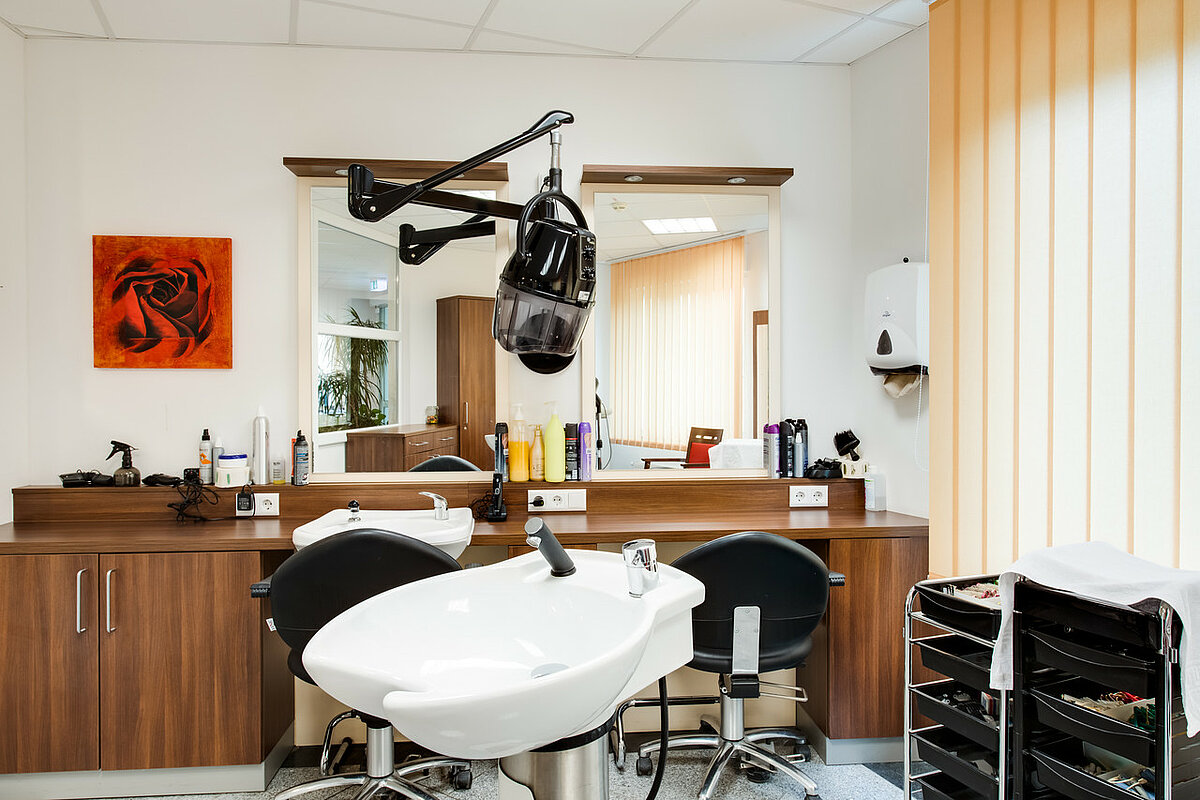 Friseur im Seniorenhaus Kurler Busch