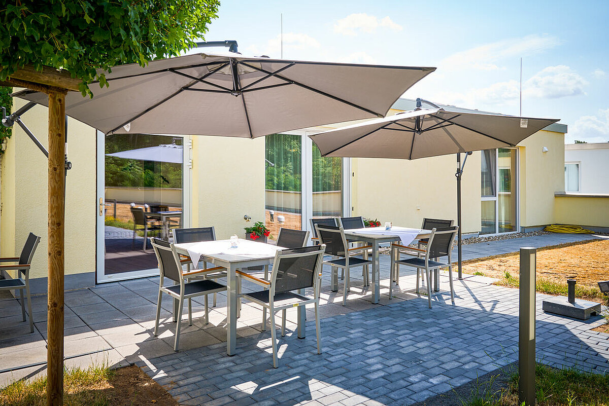 Terrasse der Alloheim Senioren-Residenz Obrigheim