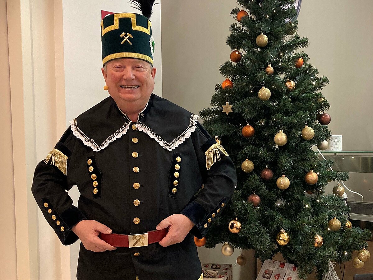 Bergmann vor Tannebaum