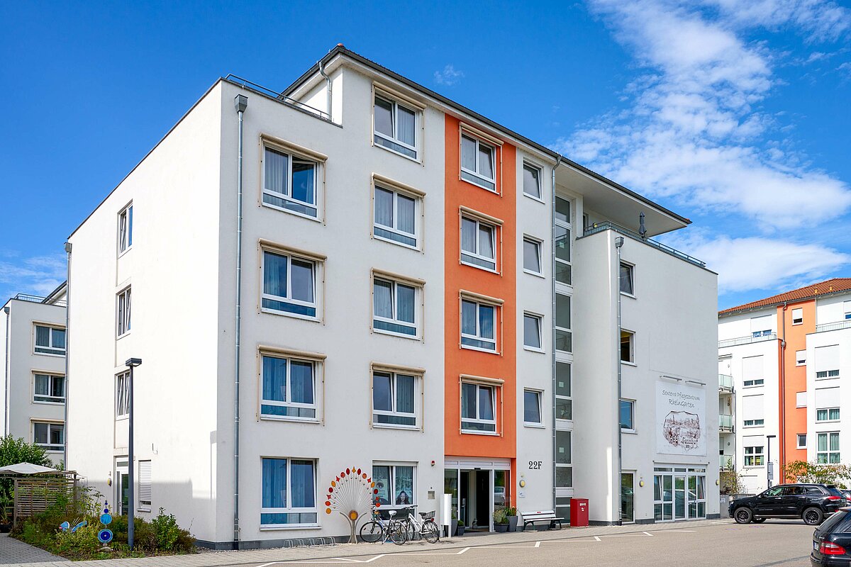 Gebäude Frontalansicht Senterra Pflegezentrum Rheingarten