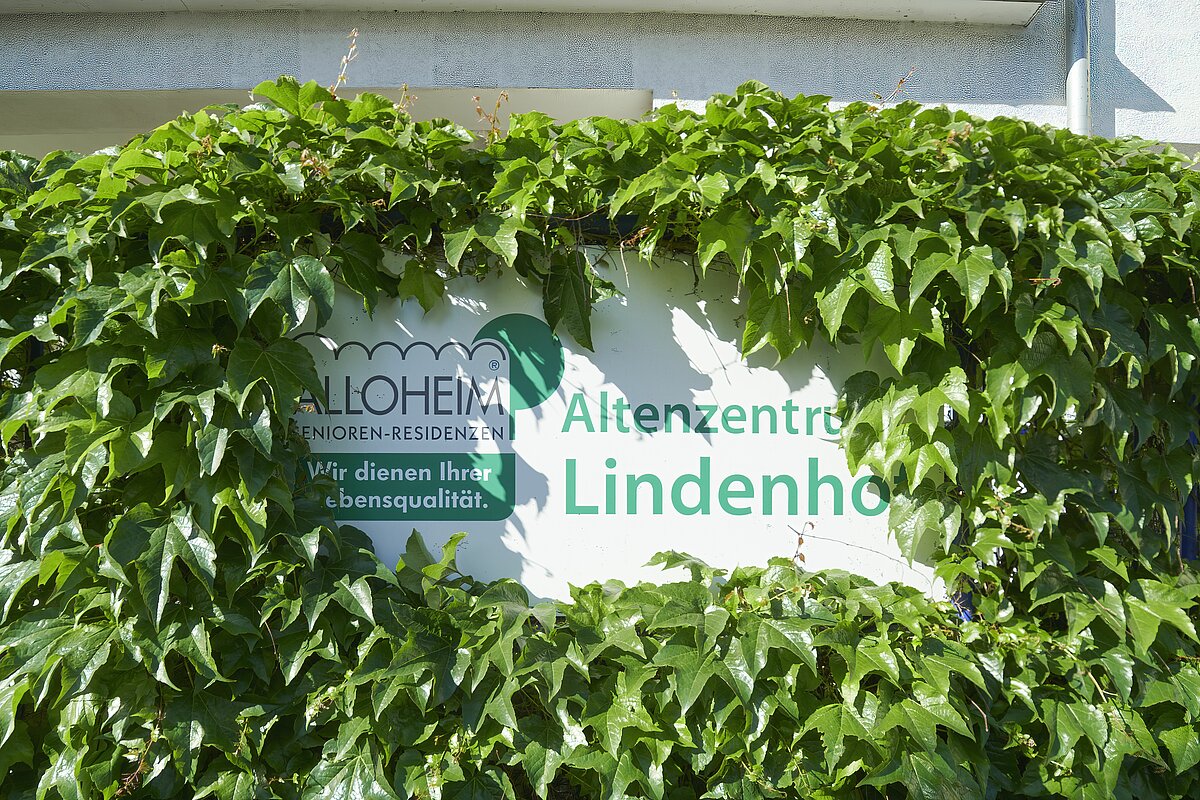 Schild am Eingang des Alloheim Altenzentrum Lindenhof