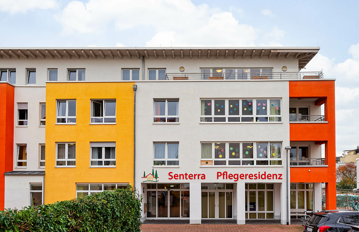Senterra Pflegeresidenz "Am Friedensplatz" in Rüsselsheim von außen