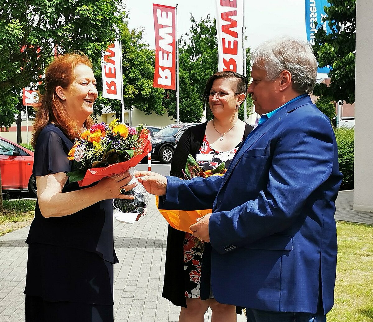 Frau Goergen, Frau Wolf und Herr Fellner bei der Verabschiedung