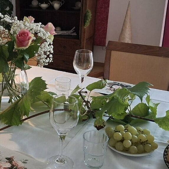 Collage, Wein, Essen, Bewohner in Runde