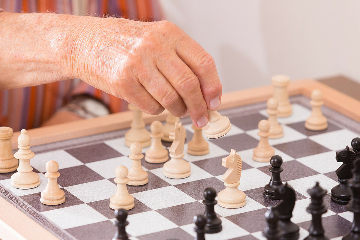 Senioren spielen in der Senioren-Residenz "Philosophenweg" in Wetzlar Schach