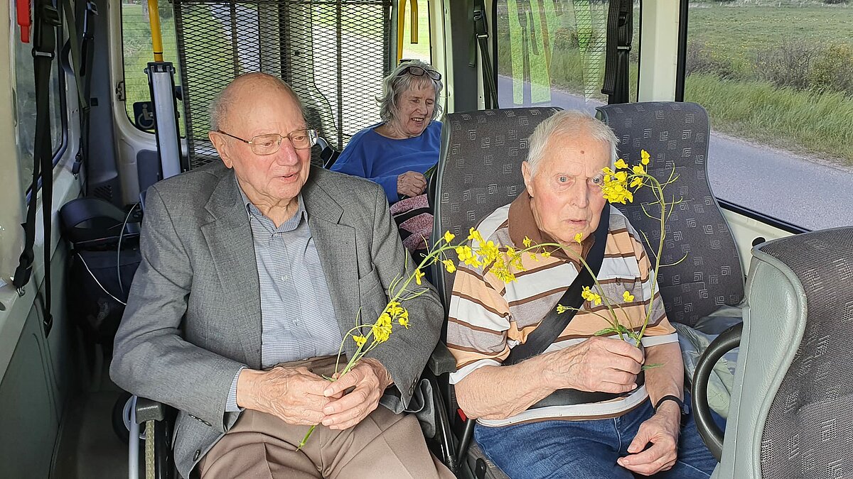 unsere Bewohner im Bus