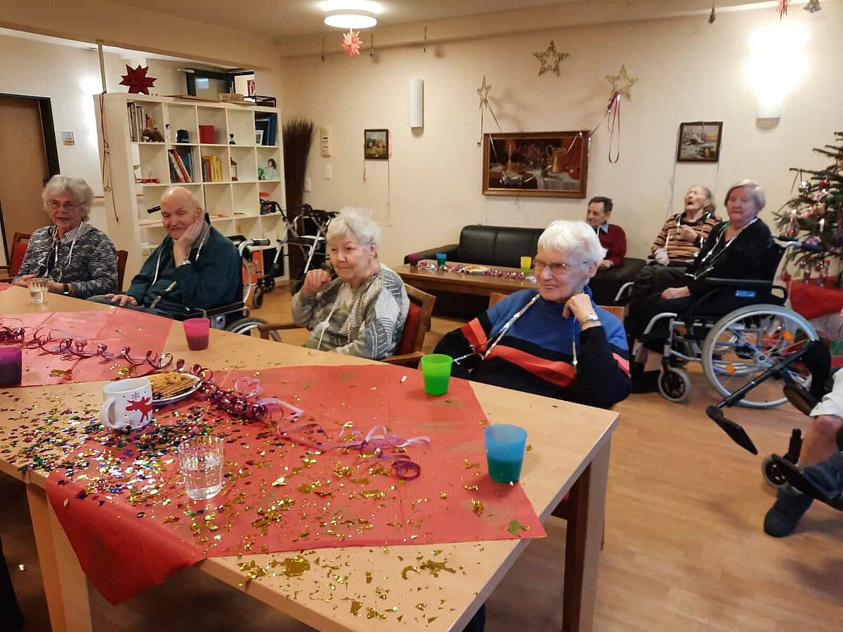 Gemeinsames Beisammensein zu Silvester im Pflegeheim "Kapernaum" in Hamburg-Horn