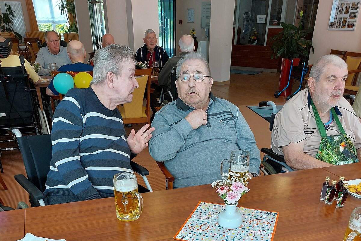 Bewohner im Gespräch