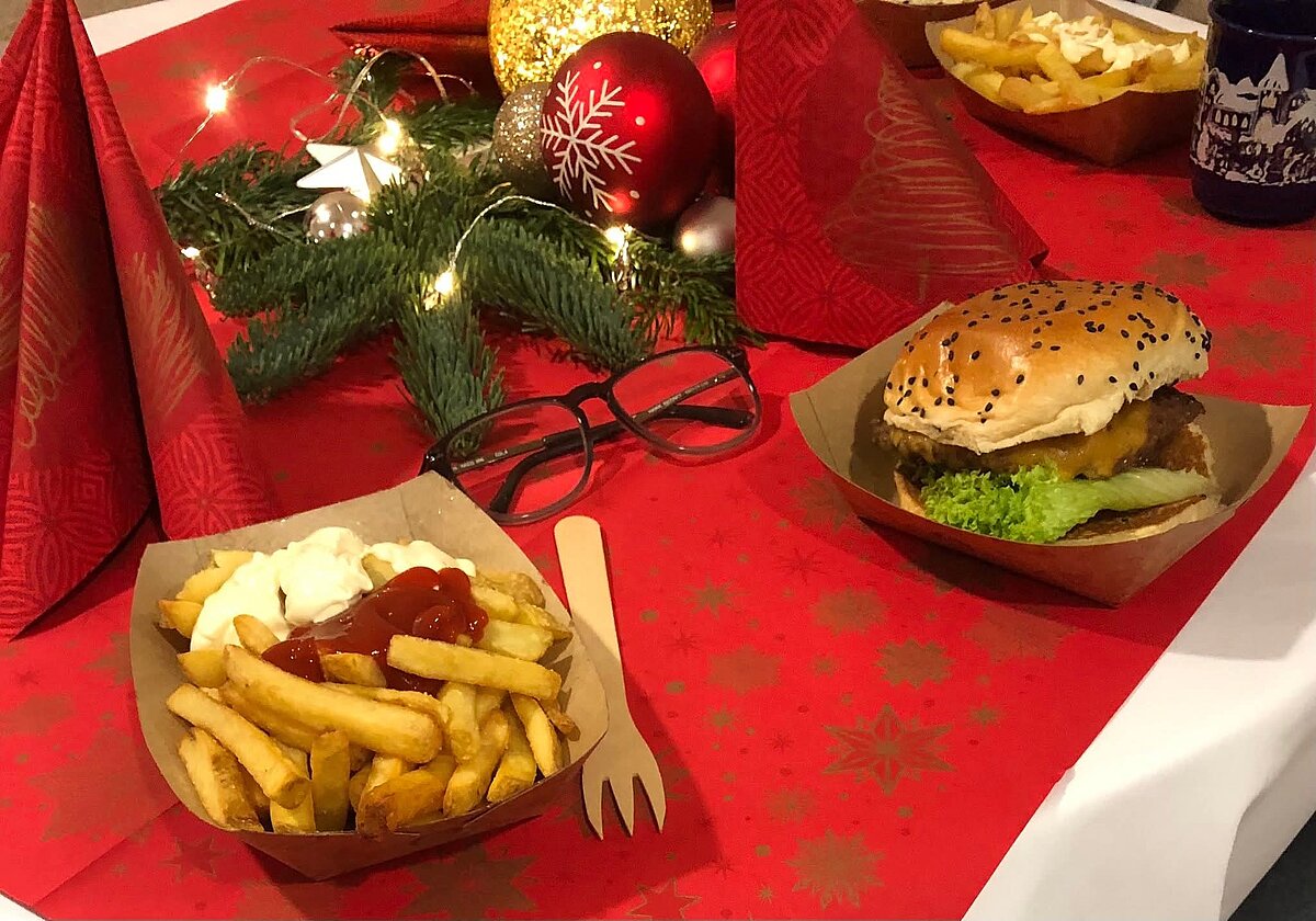 Es gab Burger und Pommes
