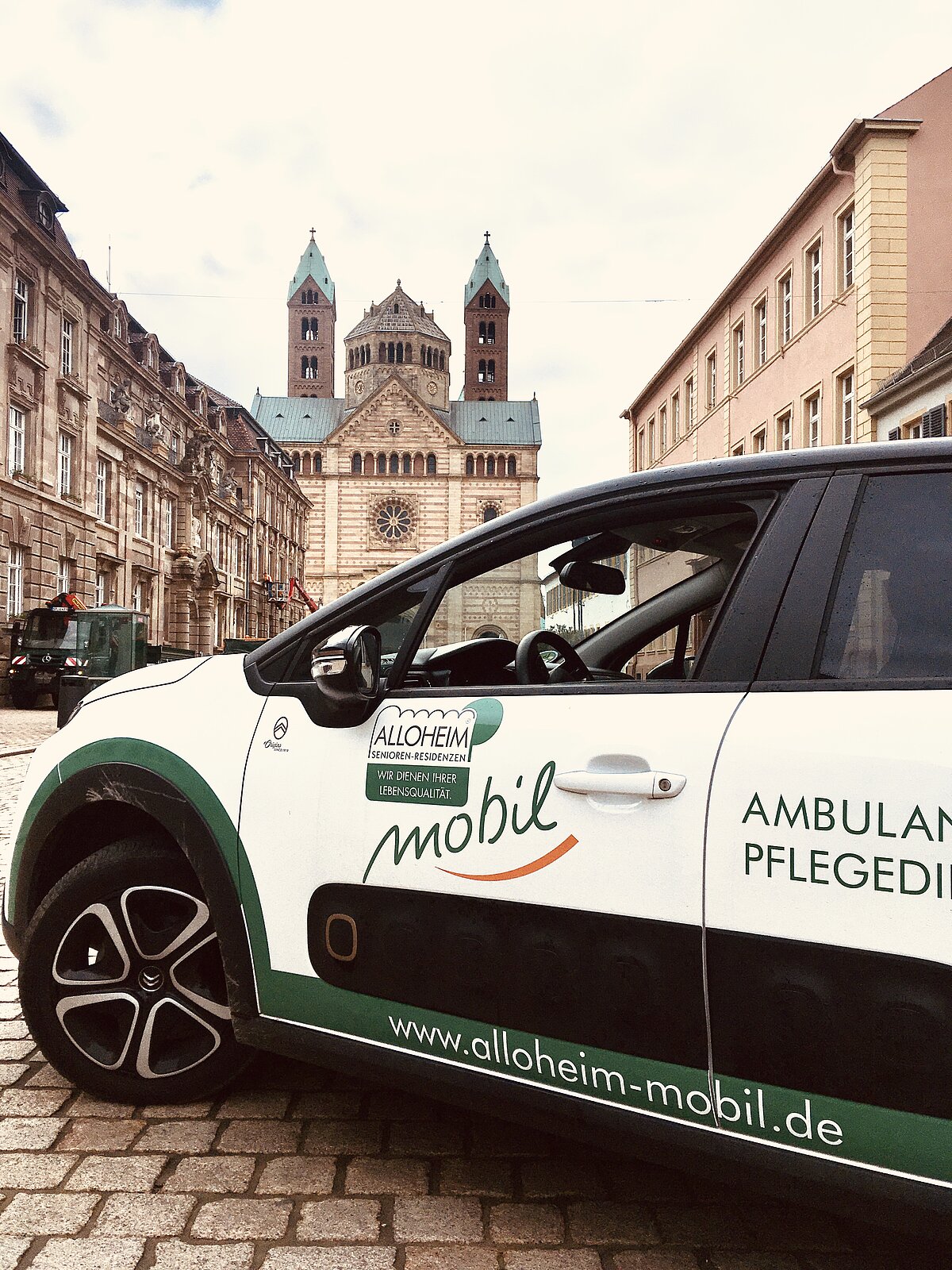 Ambulanter Pflegediesnt Alloheim Mobil unterwegs in Speyer