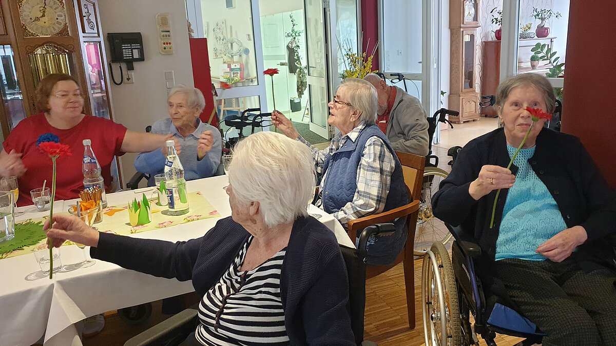 Bewohnergruppe beim Frühlingsfest