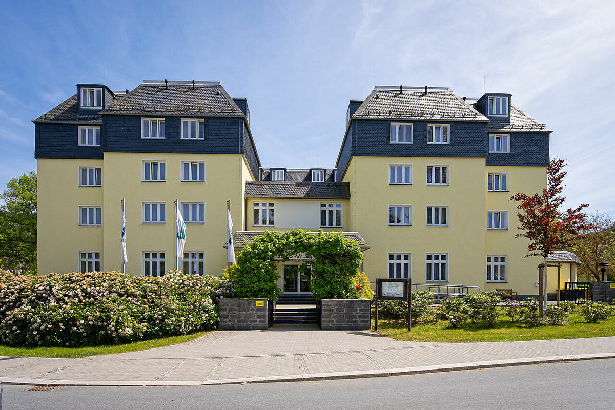 Eingang zur Alloheim Senioren-Residenz "Haus am See"