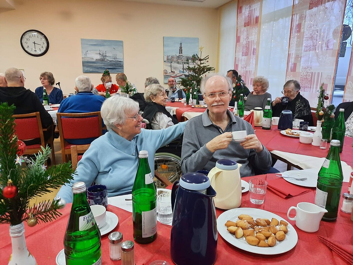 Bewohner des Seniorenzentrums "Kapernaum" feiern Weihnachten