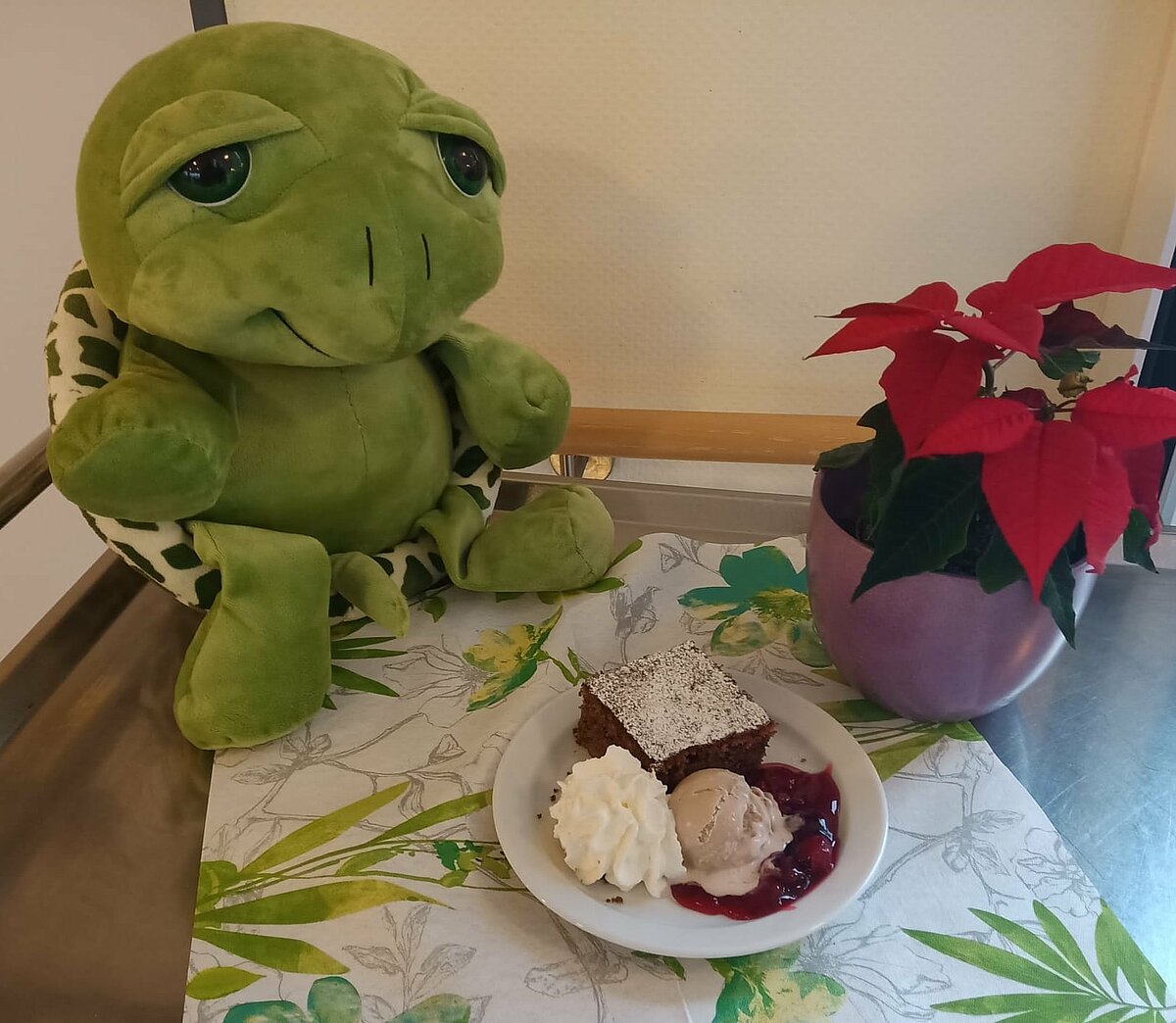Fertig gebackener Schokoladenkuchen von den Bewohnern des Seniorenheims AGO Rosbach