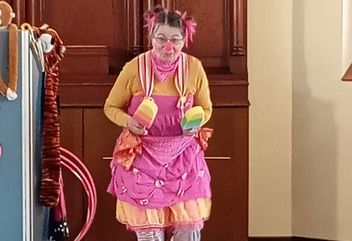 Clownin und Kita Regenbogen zu Besuch