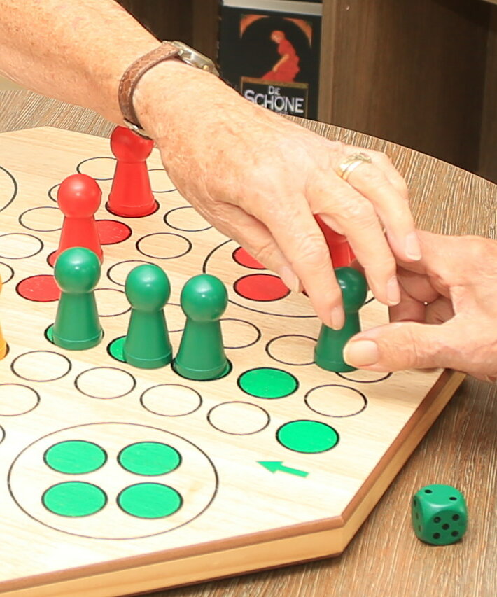 Brettspiel im Altenheim "Philosophenweg" in Wetzlar