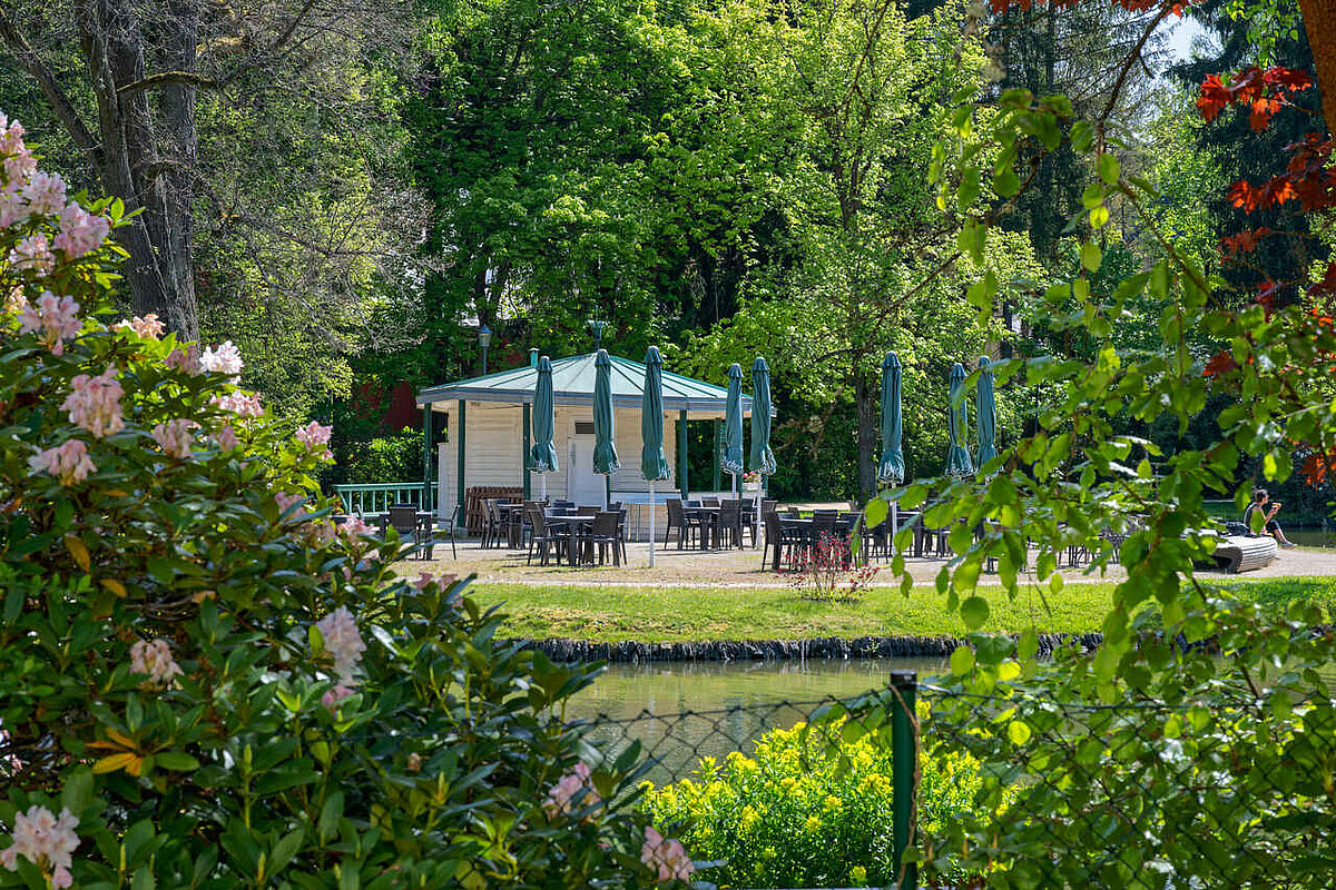 Garten mit Pavillon