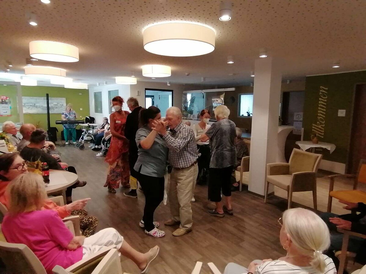 Tanzen im Seniorenheim in Bönen