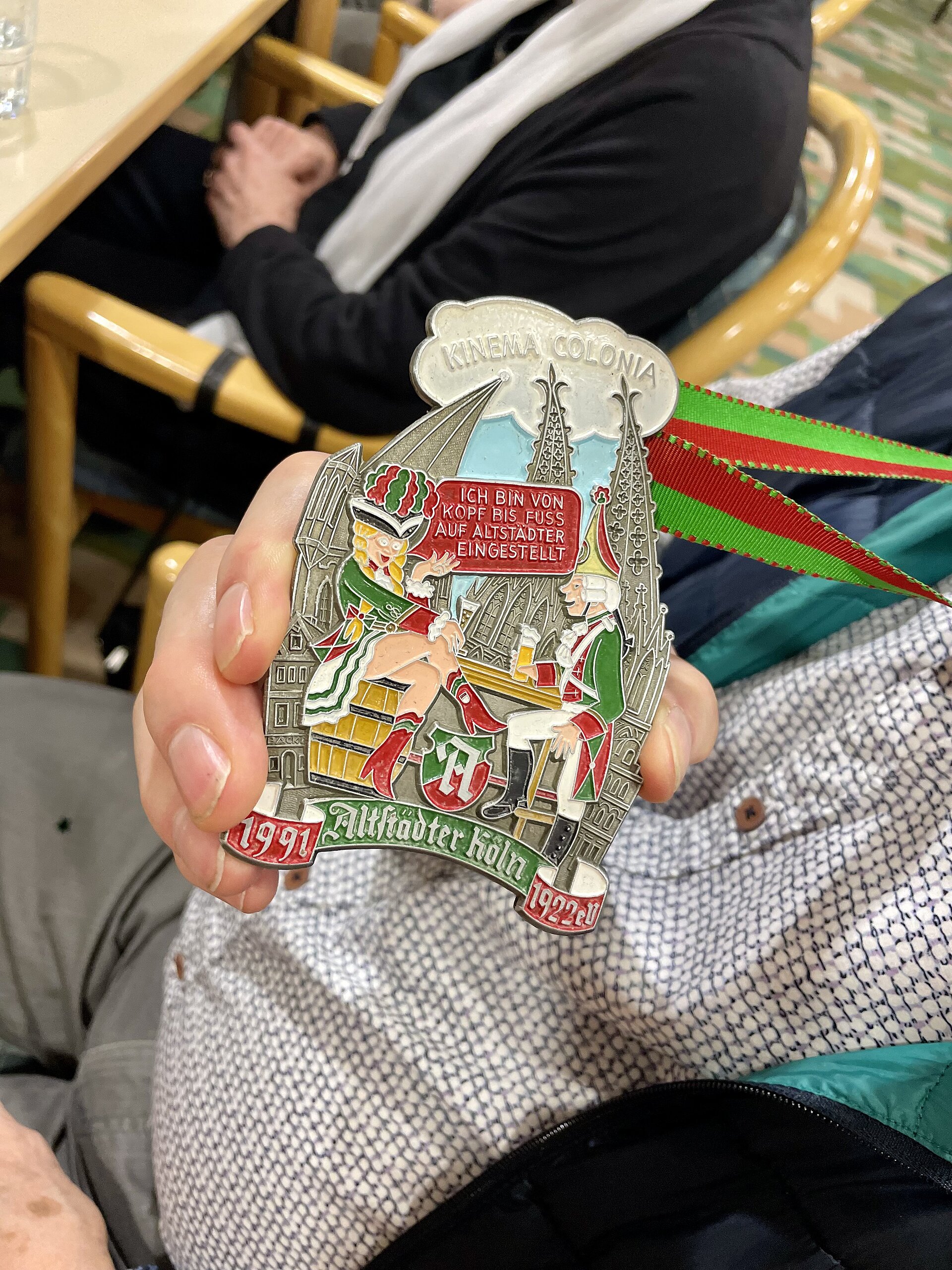 Auch einige Bewohner hatten ihre Faschingsorden dabei.