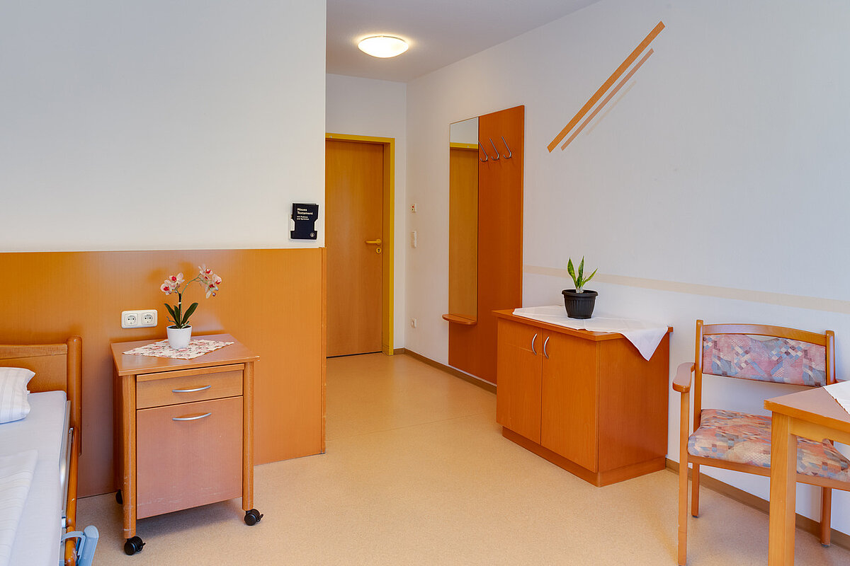 Einzelzimmer im Pflegeheim in Greiz