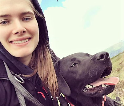 Trainee Lena Schymek mit ihrem Hund