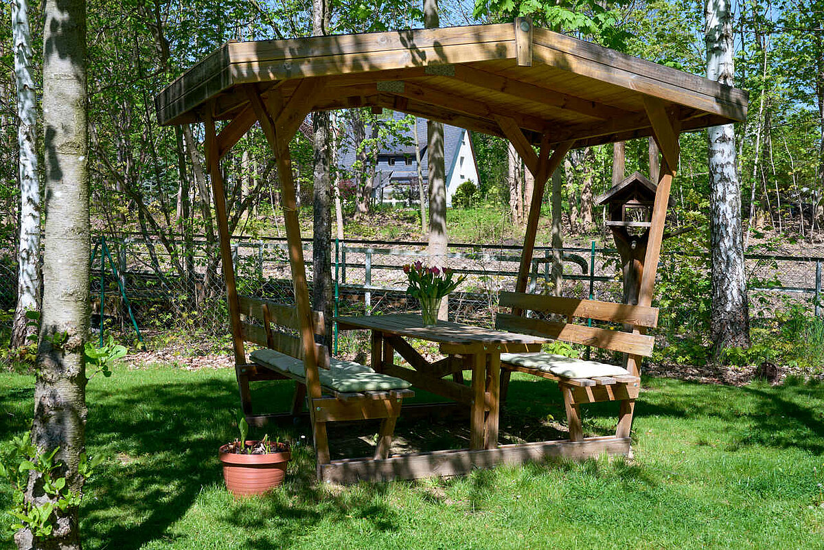 Schattenplatz im Garten Pflegeheim