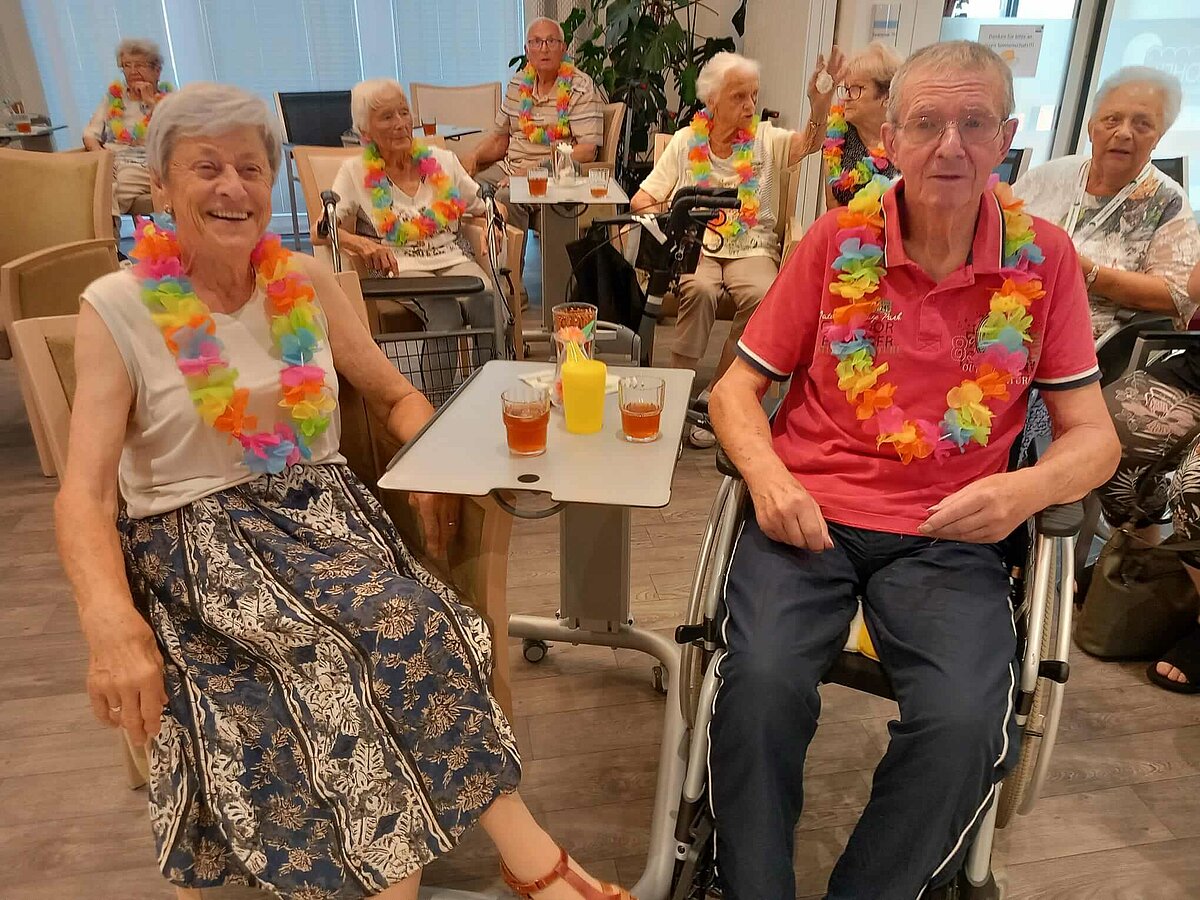 Bewohner beim Sommerfest in der Senioren-Residenz 