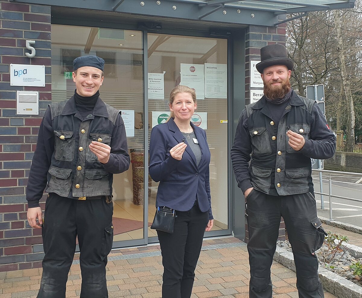 Die Schornsteinfeger zu Besuch beim Neujahrsempfang im Seniorenheim in Schwerte