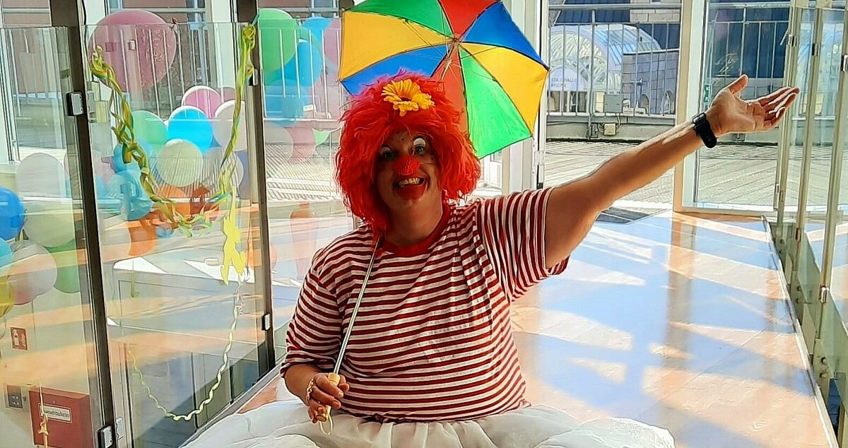 Clown Auguste begeistert im ProTalis Seniorenzentrum Rheine