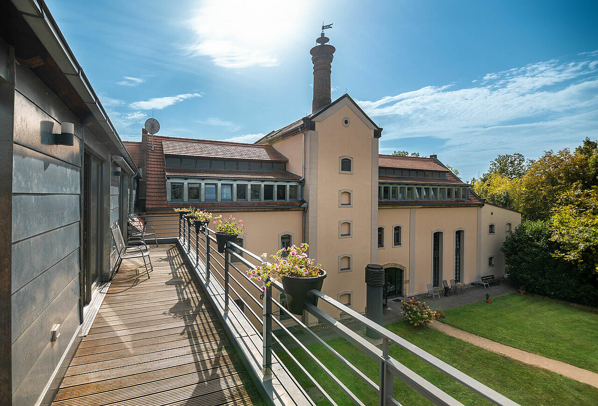 Balkon und Garten des Pflegeheims "In der Alten Mälzerei"