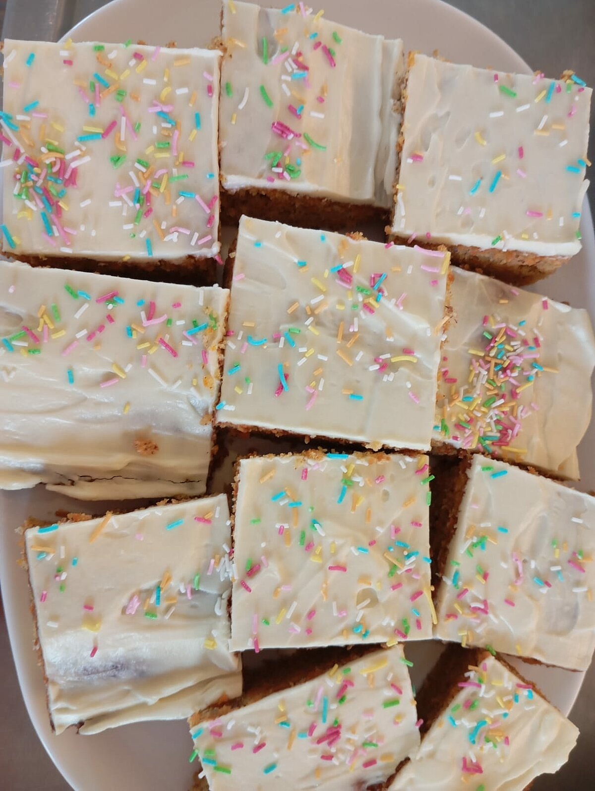Möhrenkuchen zum Osterkaffeetrinken