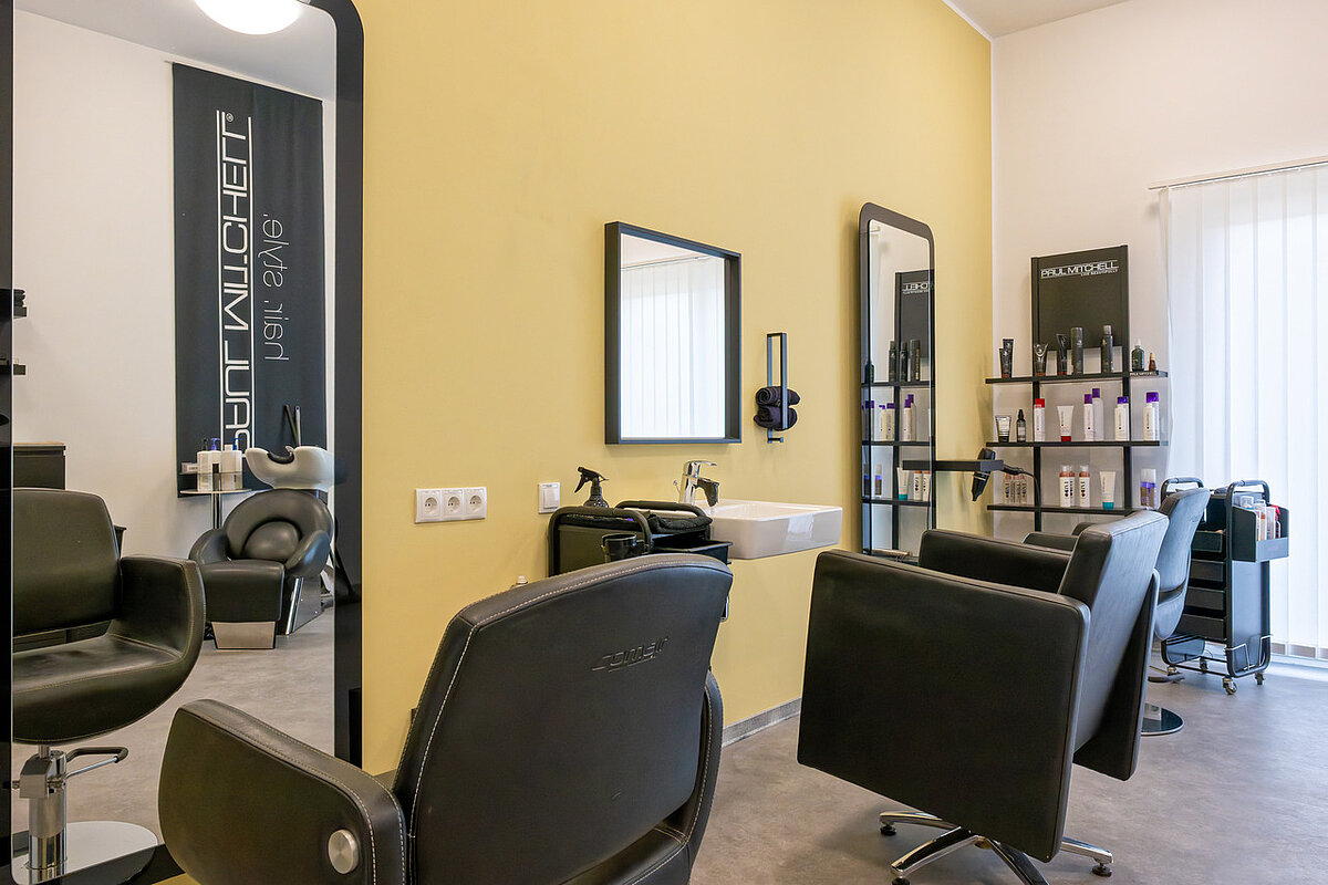 Friseur für die Senioren im Pflegeheim in Magdeburg