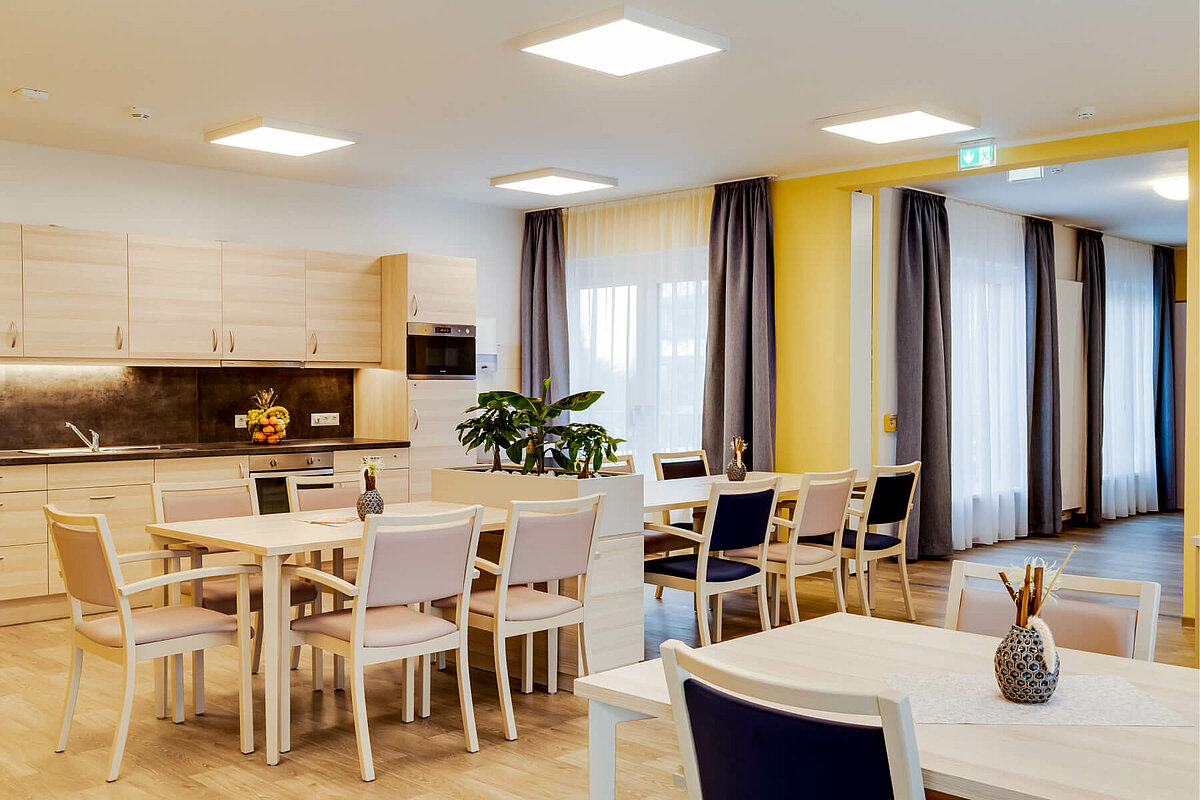 Cafeteria in der Alloheim Senioren-Residenz "Am Nemerower Holz" in Neubrandenburg