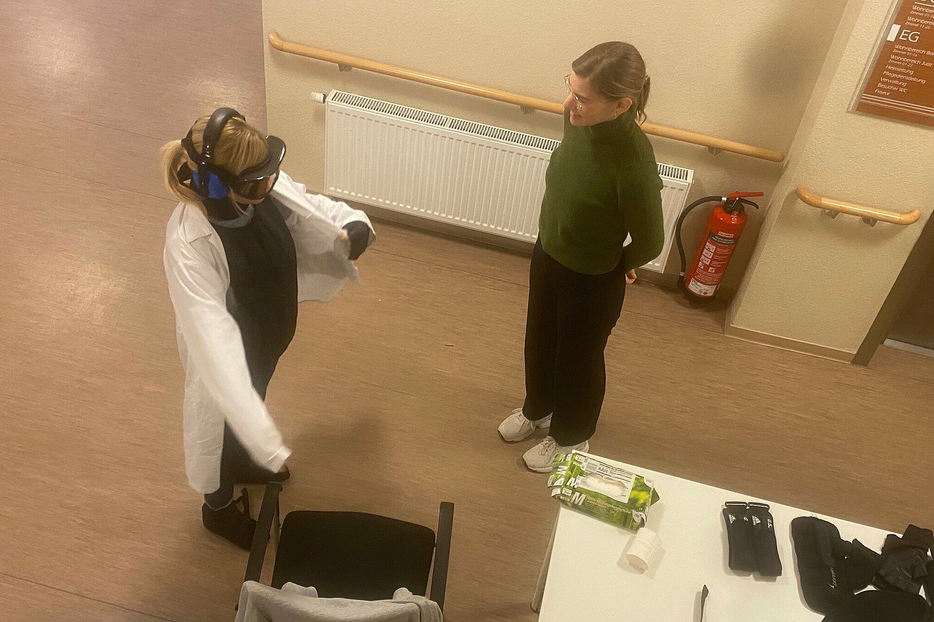 Anziehtraining Alterssimulationsanzug 