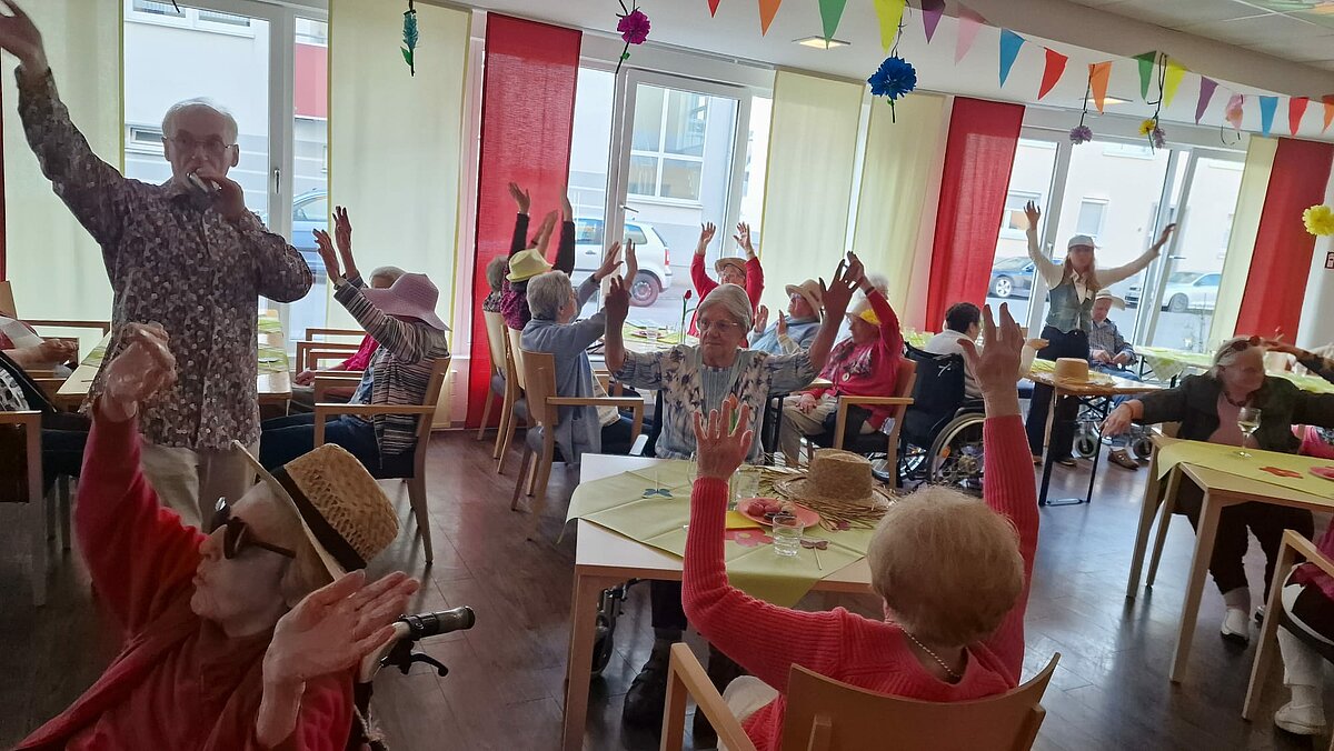 Bewohner feiern beim Frühlingsfest