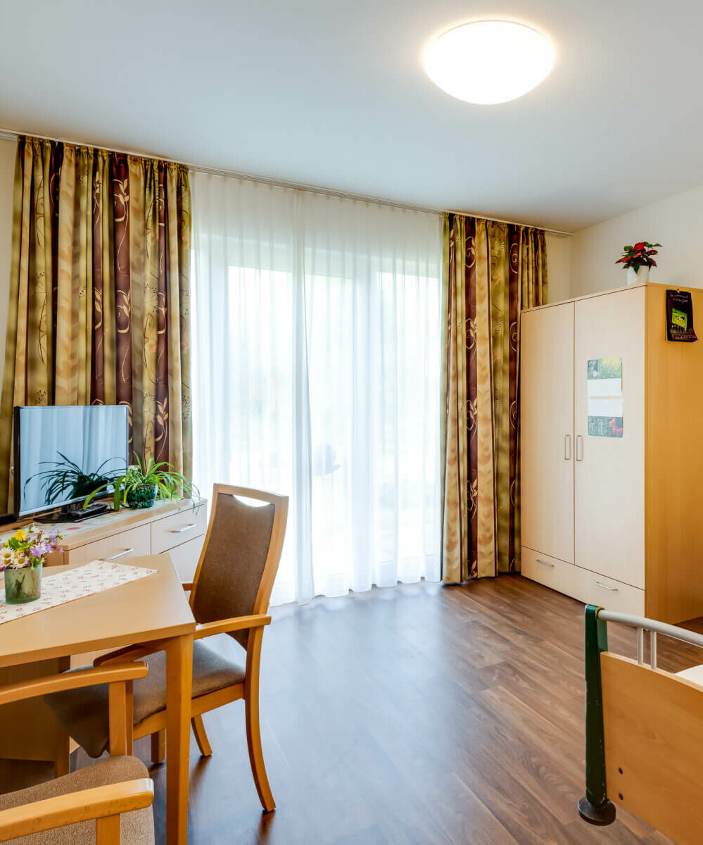 Einzelzimmer im Pflegeheim "Siloah" in Wolfertschwenden
