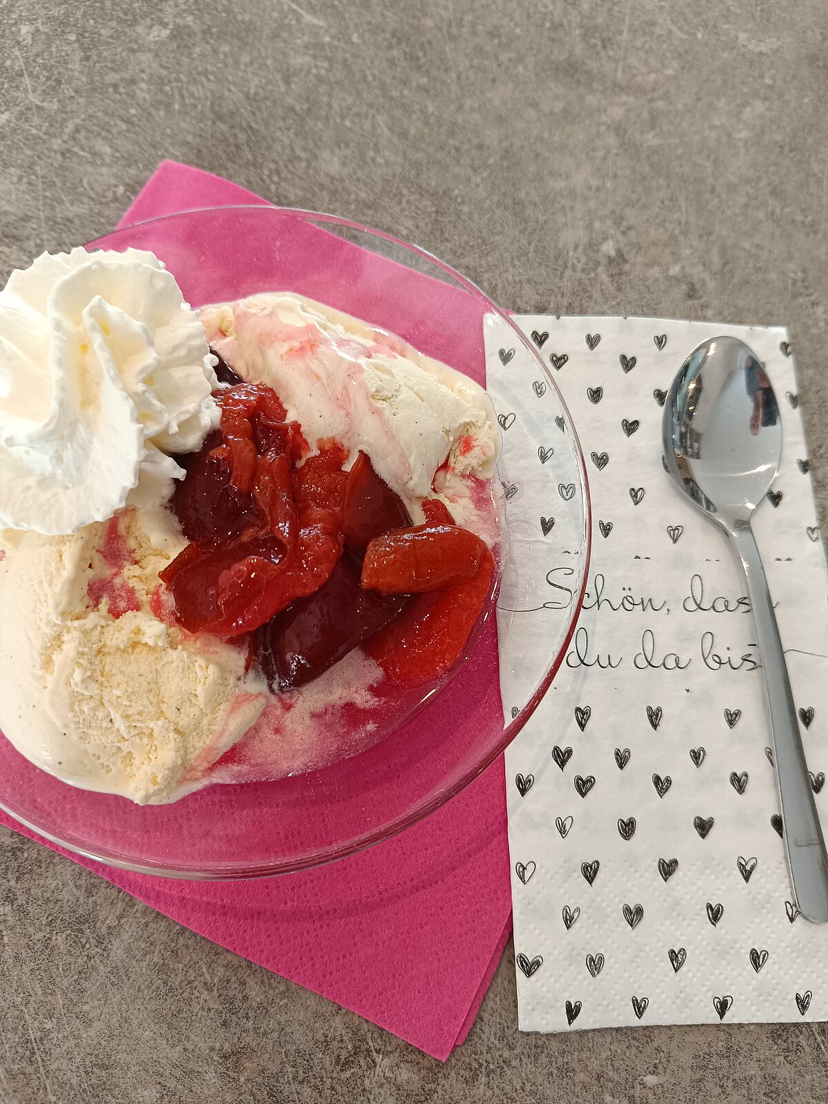 Eis essen in der Tagespflege Holzwickede