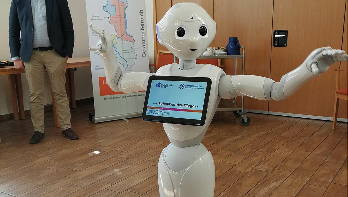 Pflegeroboter "Emma" zeigt Digitalisierung in der Altenpflege auf