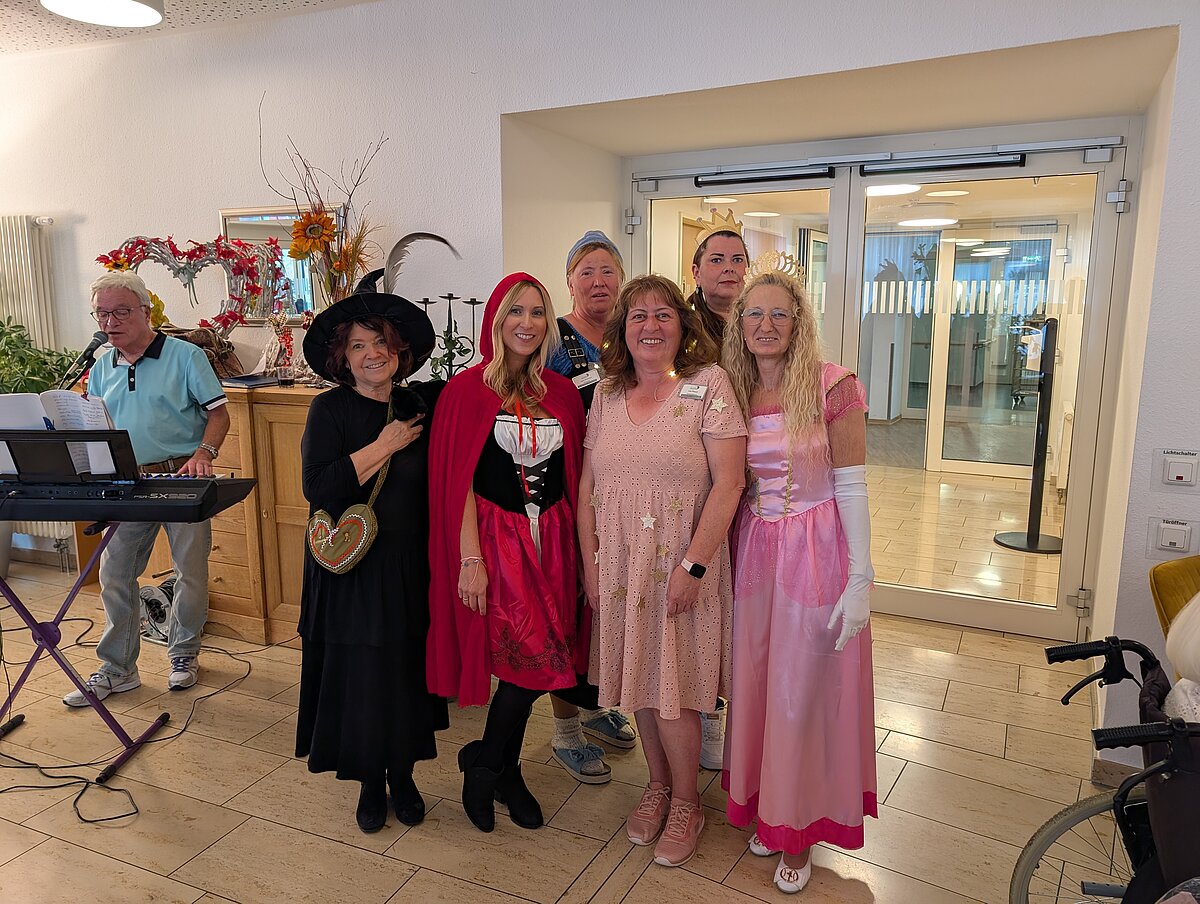 Mitarbeiterinnen beim Märchenfest